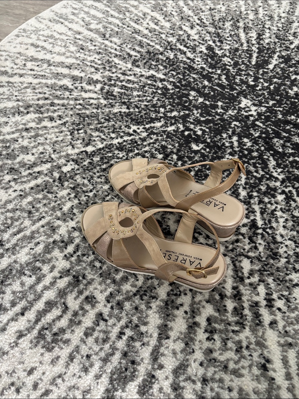Varese Women's Taupe Suede Wedge Sandals with Stud Detail, Sz 5 - Picture 2 of 4